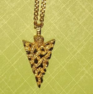 Gold tone arrow charm and necklace.
